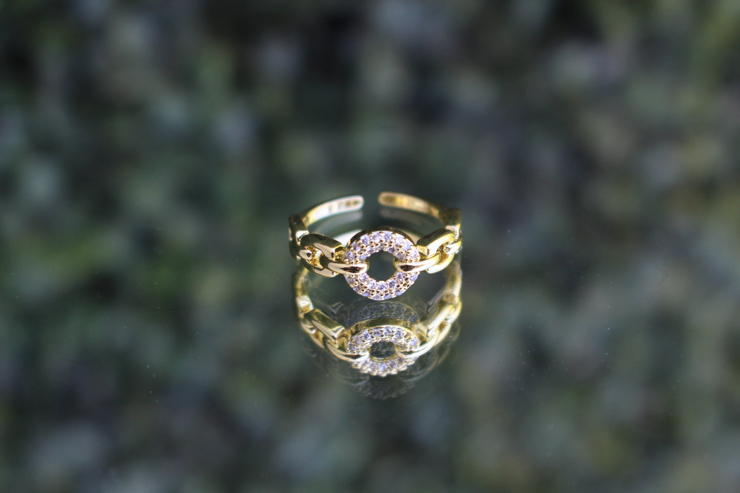 Anillo Dorado Cadena y Zirconias