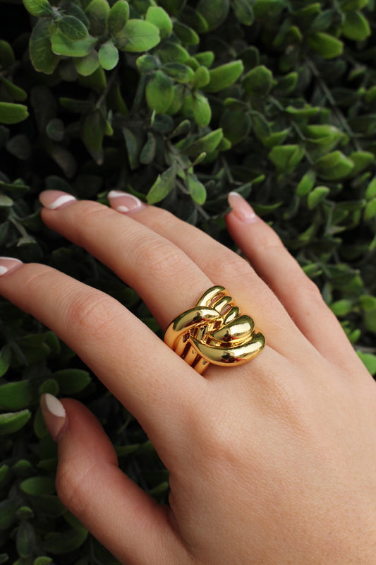 Anillo Dorado Líneas Cruzadas